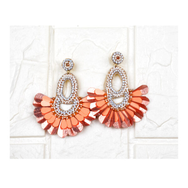 Κρεμαστά σκουλαρίκια με χάντρες και πέταλα